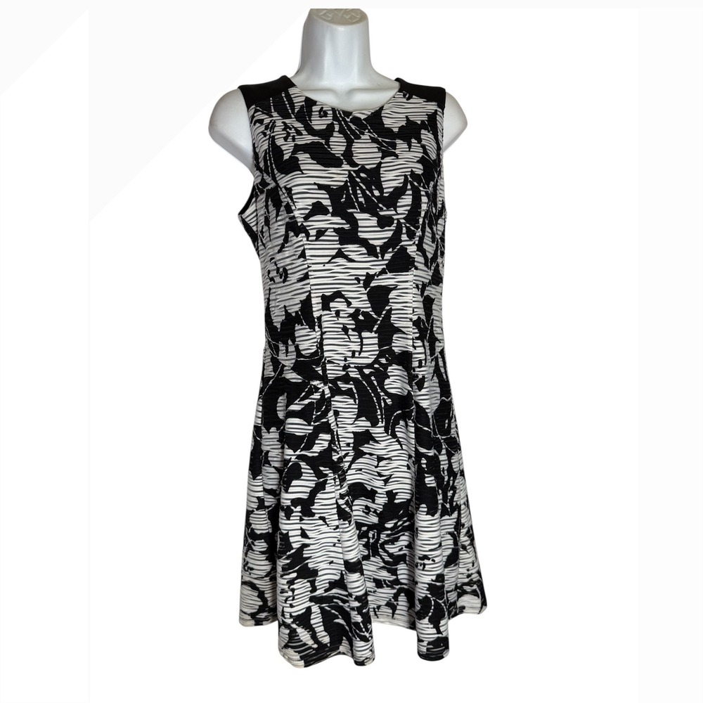 NWT LOFT Dress Size 2 Black & White Floral Print Sleeveless Fit & Flare Dress 🖤